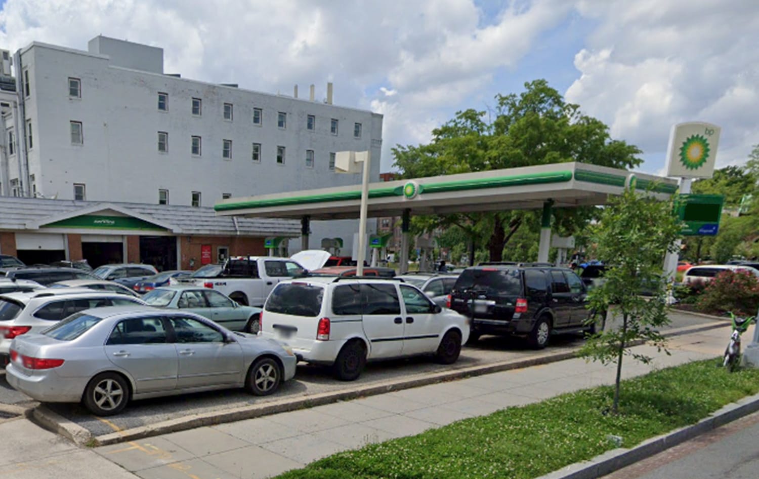 Outside View of Capitol Hill BP Auto Repair Center