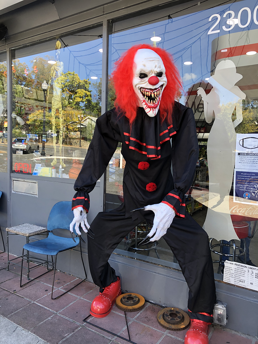 Image of Halloween Decorations at Metro Motor Pentagon Liberty