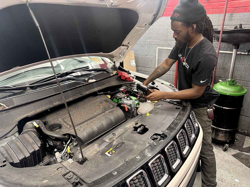 Jeep Cherokee oil change at auto repair shop