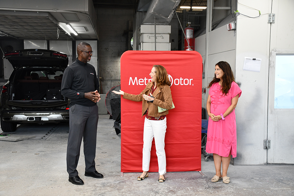 Vienna Mayor Linda Colbert and Metro Motor President Lyndon Grey