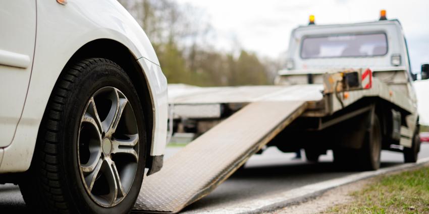 Here's What You Do If You Break Down on the Highway